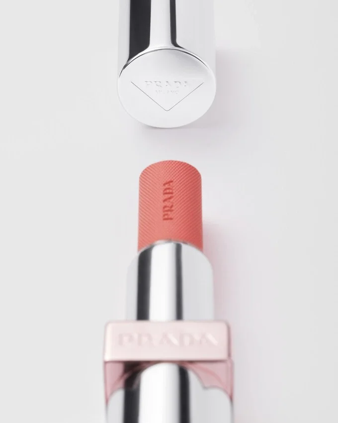 Prada Light Glowing Lipcolor – brązowy Prada Light Glowing Lipcolor – brązowy