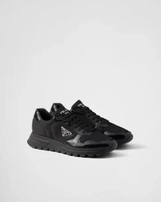 Prax 01 z materiału Re-Nylon i szczotkowanej skóry