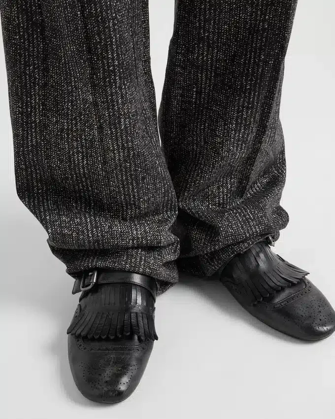 Skórzane klapki typu monk strap z frędzlami Skórzane klapki typu monk strap z frędzlami