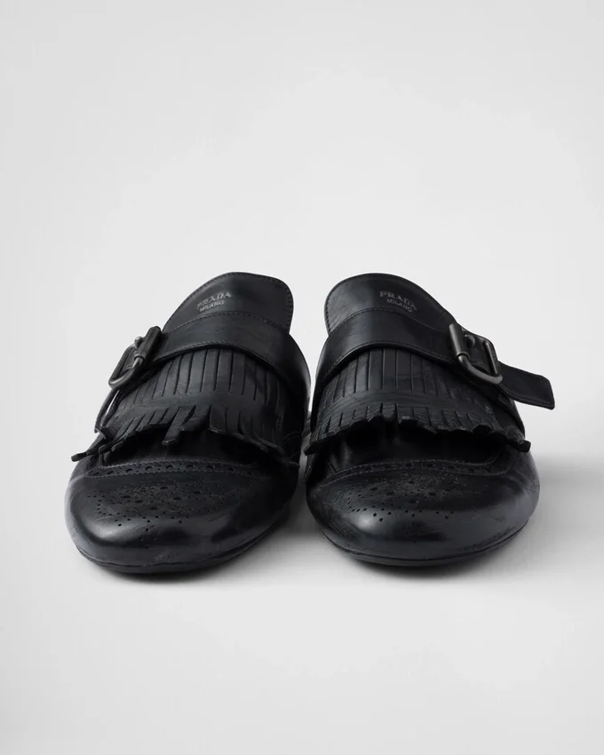 Skórzane klapki typu monk strap z frędzlami Skórzane klapki typu monk strap z frędzlami