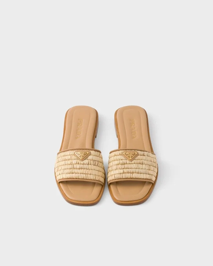 Skórzane klapki z detalami w stylu szydełkowym Skórzane klapki z detalami w stylu szydełkowym