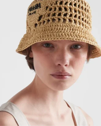 Słomkowy kapelusz typu bucket hat