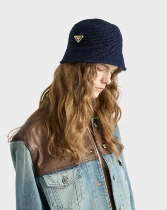 Słomkowy kapelusz typu bucket hat