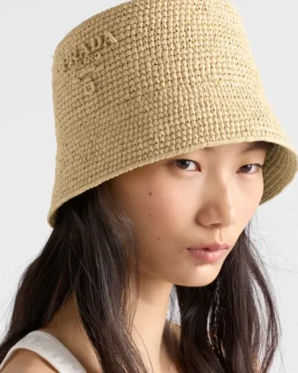 Słomkowy kapelusz typu bucket hat
