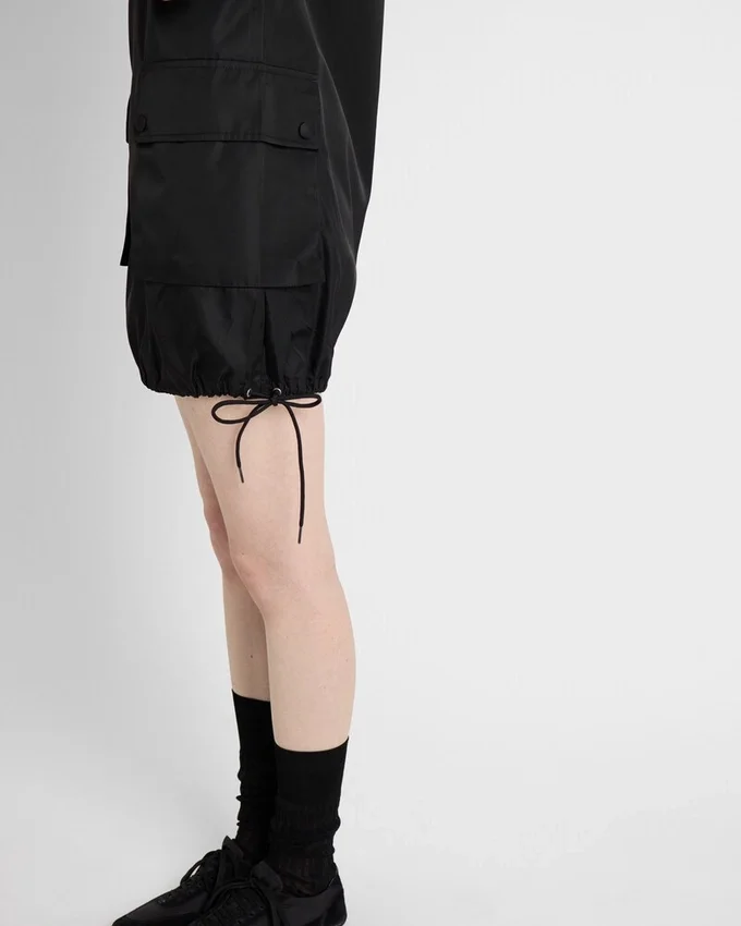 Sukienka bez rękawów z materiału Re-Nylon Sukienka bez rękawów z materiału Re-Nylon