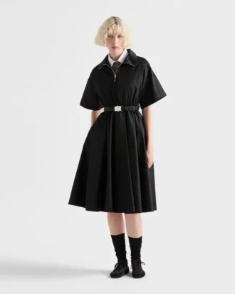 Sukienka midi z krótkim rękawem z materiału Re-Nylon Sukienka midi z krótkim rękawem z materiału Re-Nylon
