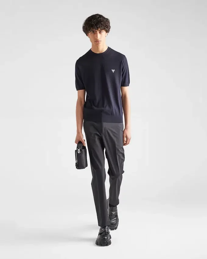 Sweter z okrągłym dekoltem z superdelikatnej wełny Sweter z okrągłym dekoltem z superdelikatnej wełny