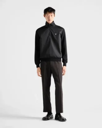 Sweter z superdelikatnej wełny z półzamkiem