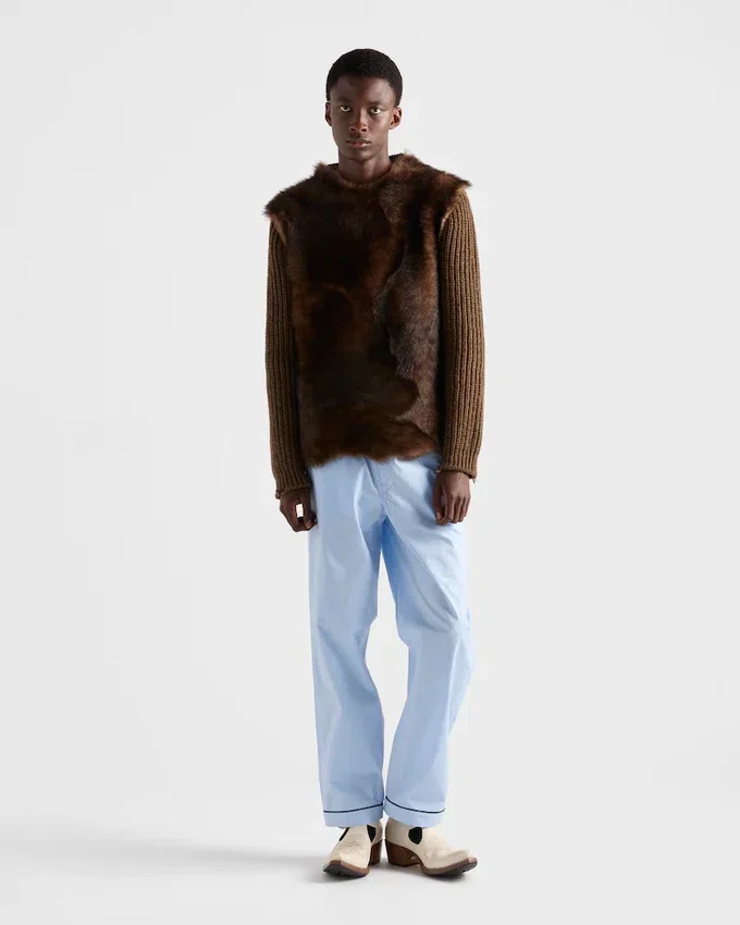 Sweter z wełny i owczej skóry Sweter z wełny i owczej skóry