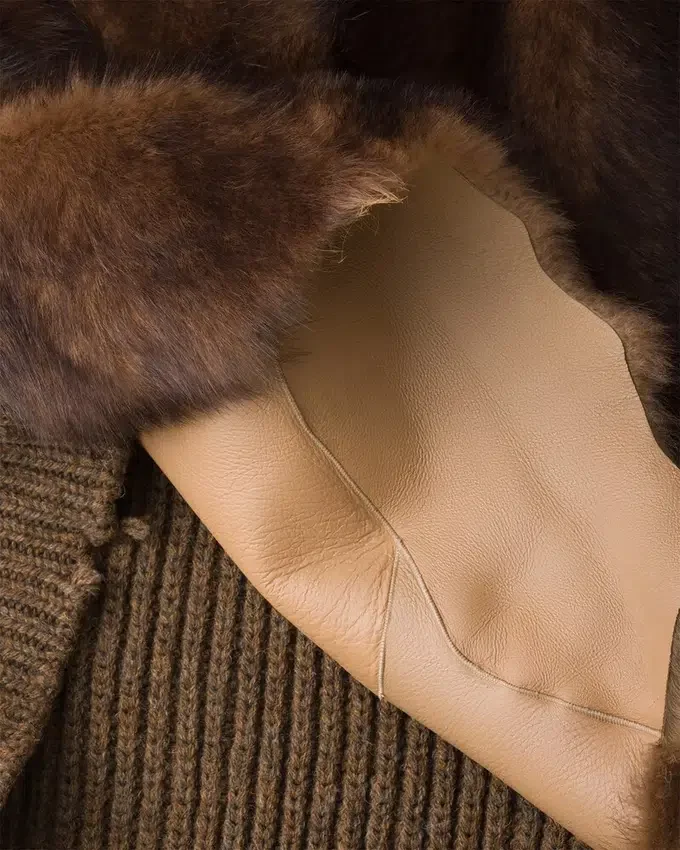 Sweter z wełny i owczej skóry Sweter z wełny i owczej skóry