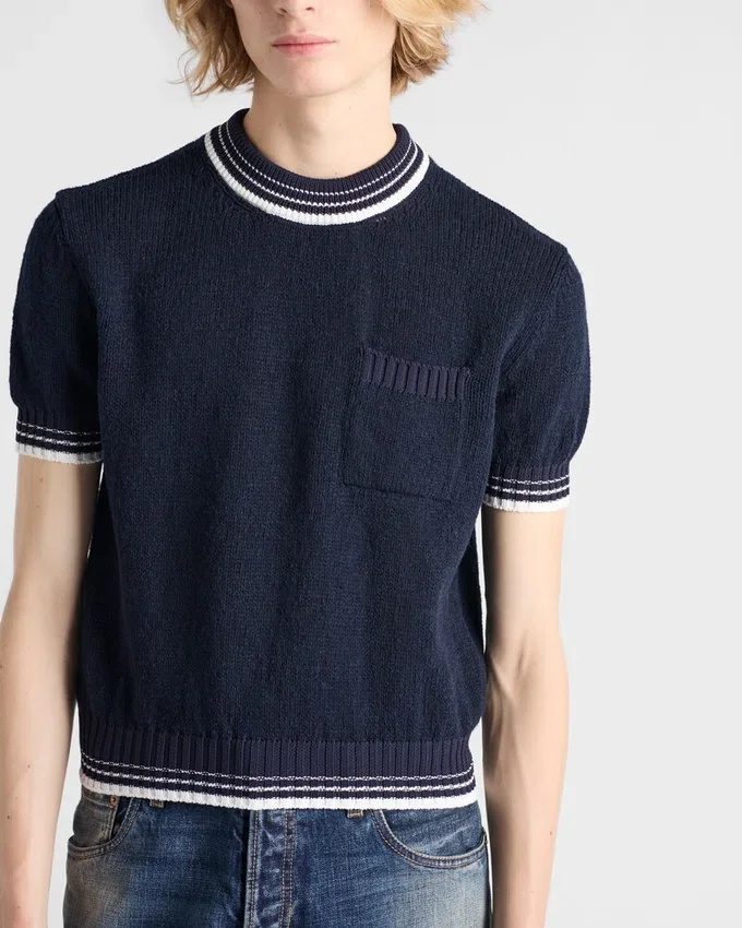 Sweter z wełny szetlandzkiej z okrągłym dekoltem Sweter z wełny szetlandzkiej z okrągłym dekoltem