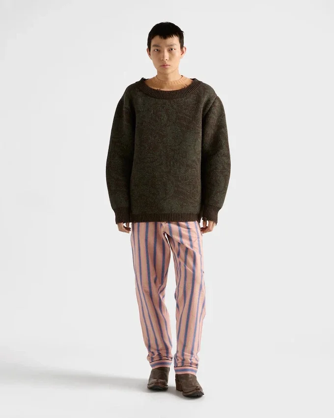 Sweter z wełny szetlandzkiej z szerokim dekoltem Sweter z wełny szetlandzkiej z szerokim dekoltem