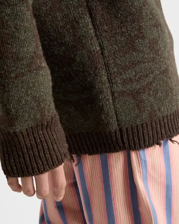 Sweter z wełny szetlandzkiej z szerokim dekoltem Sweter z wełny szetlandzkiej z szerokim dekoltem