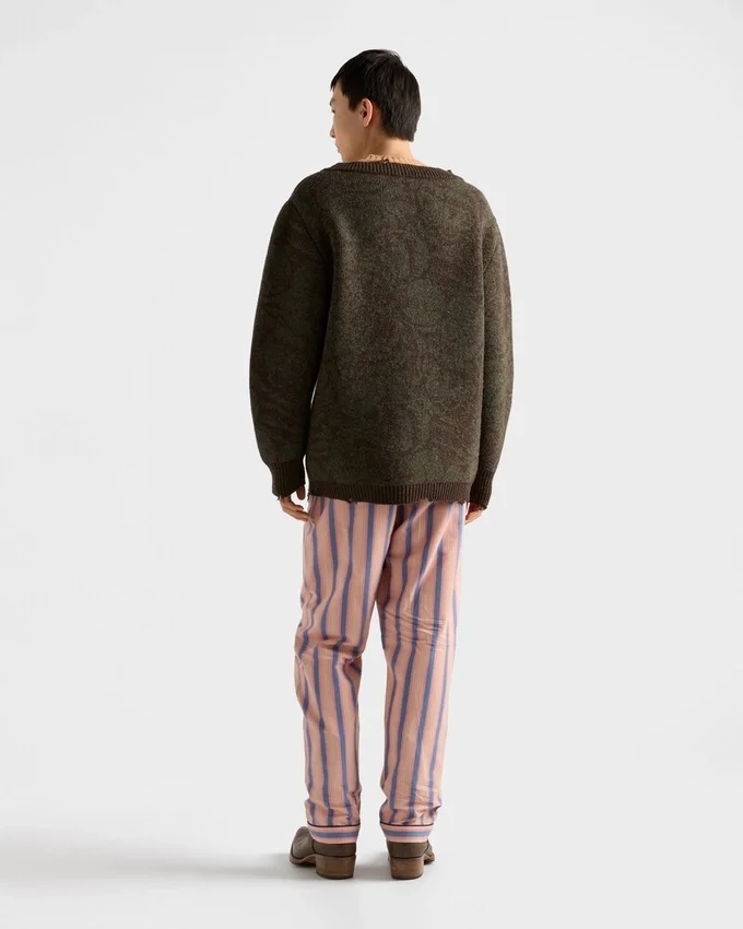 Sweter z wełny szetlandzkiej z szerokim dekoltem Sweter z wełny szetlandzkiej z szerokim dekoltem