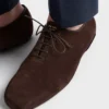 Sznurowane buty z zamszu