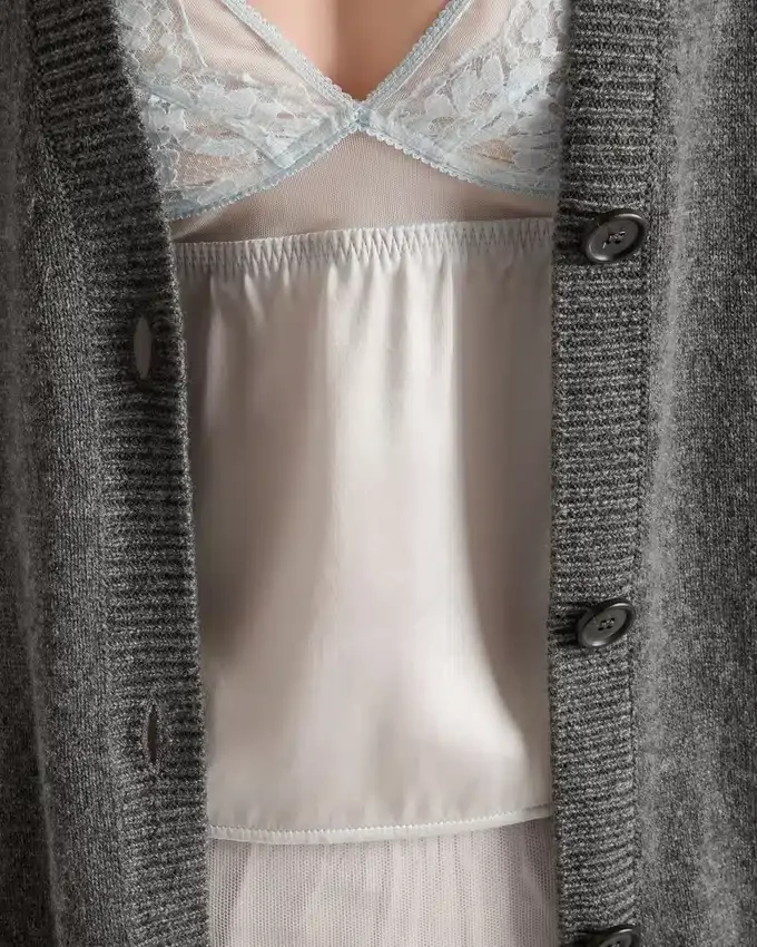 Top z satyny i koronki w stylu vintage Top z satyny i koronki w stylu vintage