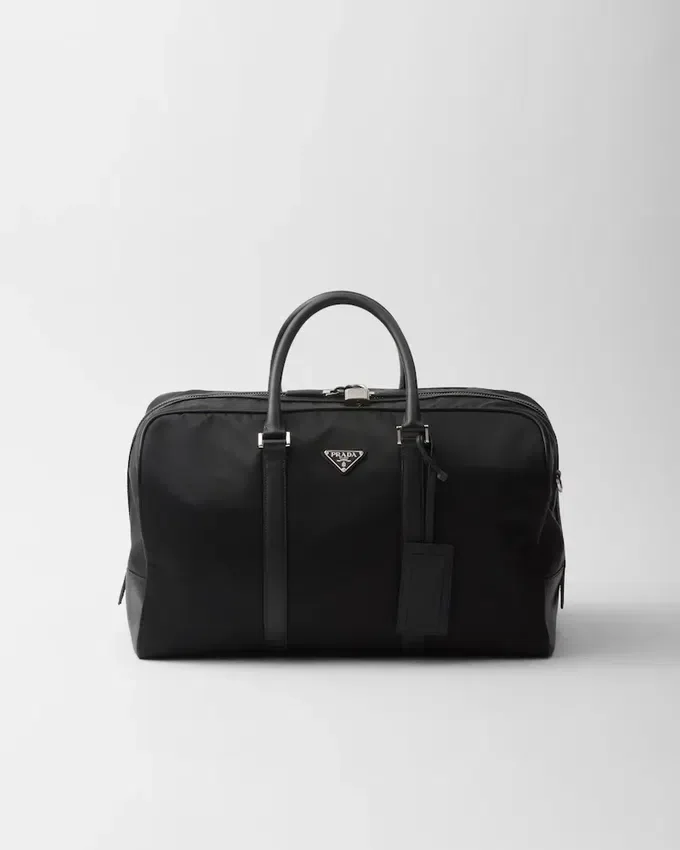 Torba podróżna z materiału Re-Nylon i skóry Saffiano Torba podróżna z materiału Re-Nylon i skóry Saffiano