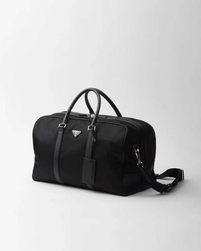 Torba podróżna z materiału Re-Nylon i skóry Saffiano Torba podróżna z materiału Re-Nylon i skóry Saffiano