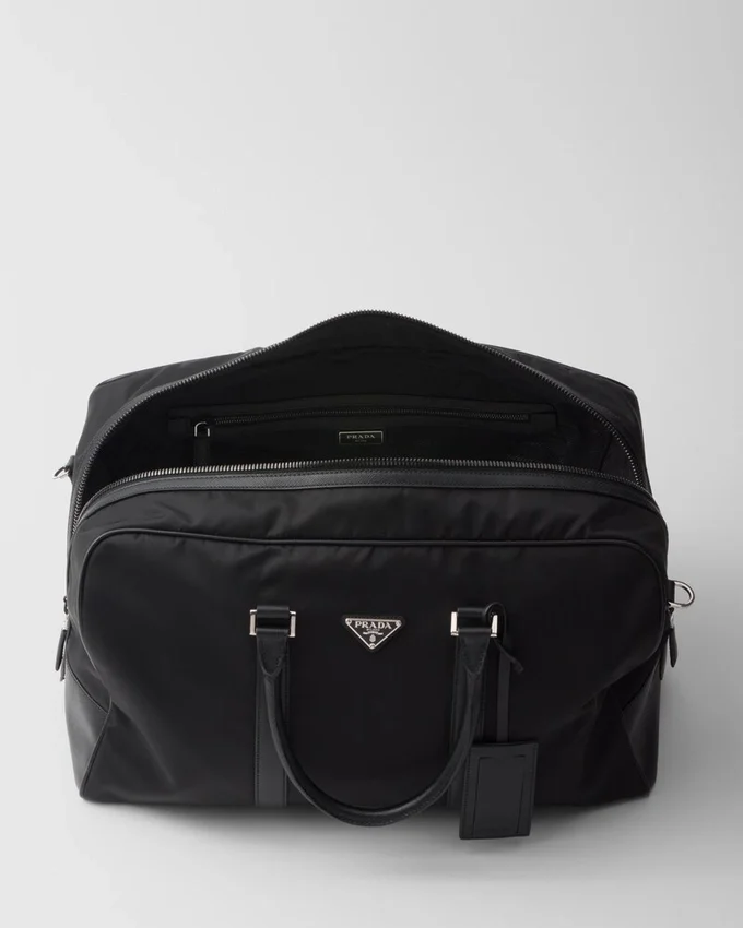 Torba podróżna z materiału Re-Nylon i skóry Saffiano Torba podróżna z materiału Re-Nylon i skóry Saffiano
