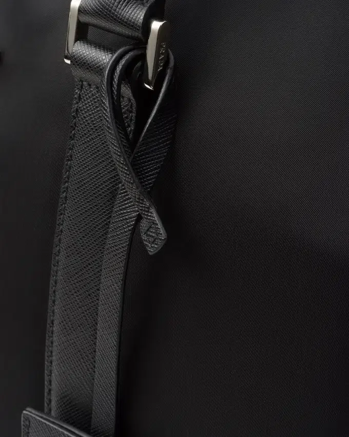 Torba podróżna z materiału Re-Nylon i skóry Saffiano Torba podróżna z materiału Re-Nylon i skóry Saffiano