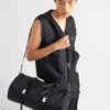 Torba podróżna z nylonu Re-Nylon i skóry Saffiano Torba podróżna z nylonu Re-Nylon i skóry Saffiano