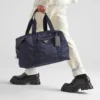 Torba podróżna z nylonu Re-Nylon i skóry Saffiano Torba podróżna z nylonu Re-Nylon i skóry Saffiano
