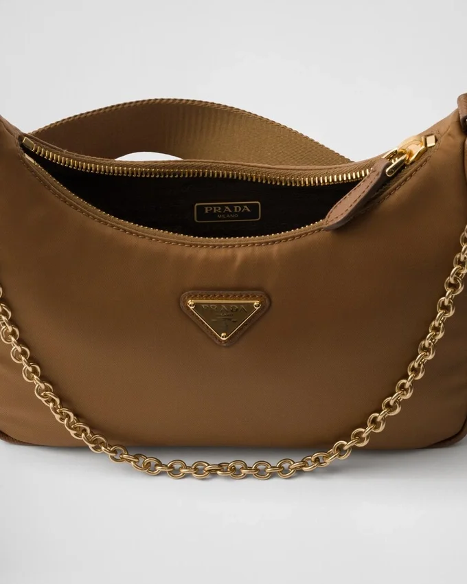 Torebka Prada Re-Edition 2005 z materiału Re-Nylon Torebka Prada Re-Edition 2005 z materiału Re-Nylon