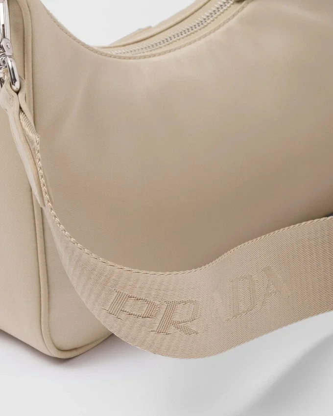 Torebka Prada Re-Edition 2005 z materiału Re-Nylon Torebka Prada Re-Edition 2005 z materiału Re-Nylon