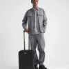 Walizka na kółkach z tkaniny Re-Nylon i skóry Saffiano Walizka na kółkach z tkaniny Re-Nylon i skóry Saffiano