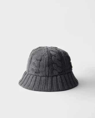 Wełniany kapelusz typu bucket