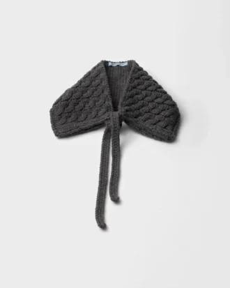 Wełniany kołnierz z dzianiny typu cable-knit