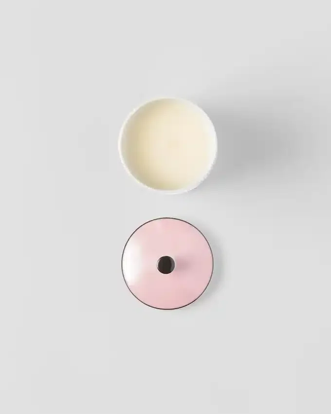 Świeca zapachowa z porcelany – styl szminki Świeca zapachowa z porcelany – styl szminki