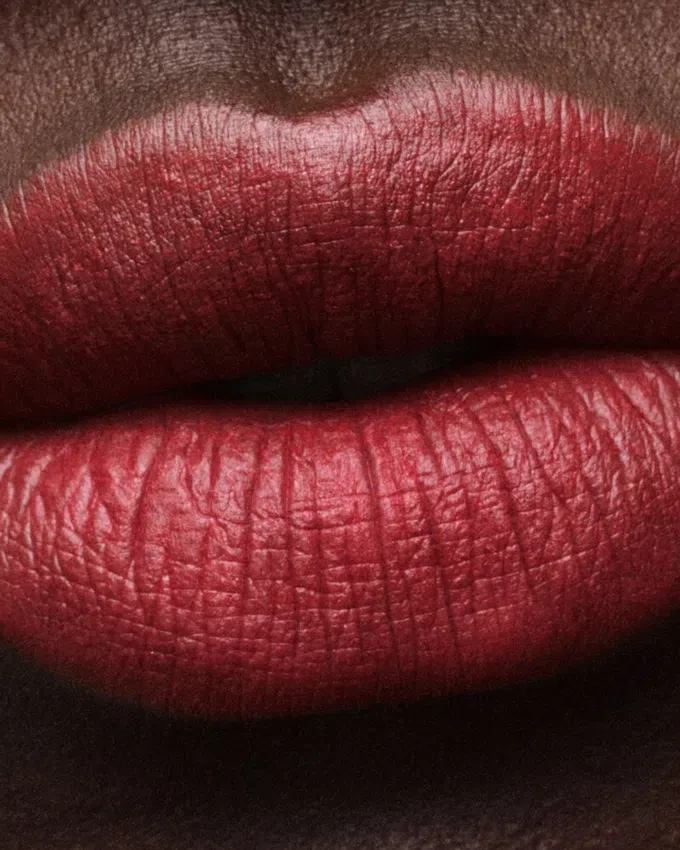 Wkład do pomadki Prada Monochrome Hyper Matte – B03 – Mahogany Wkład do pomadki Prada Monochrome Hyper Matte – B03 – Mahogany