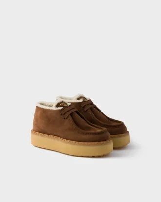 Zamszowe botki typu chukka
