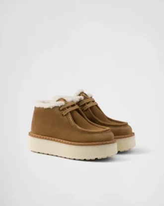 Zamszowe botki typu chukka