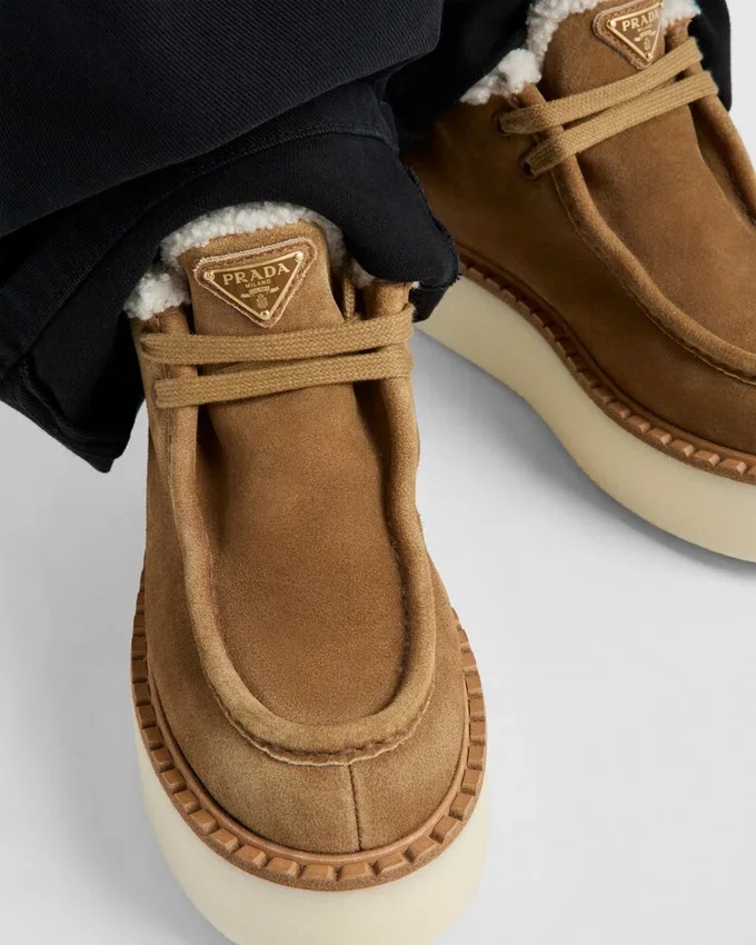 Zamszowe botki typu chukka Zamszowe botki typu chukka