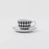 Zestaw czterech porcelanowych filiżanek do espresso – wzór szachownicy Zestaw czterech porcelanowych filiżanek do espresso – wzór szachownicy