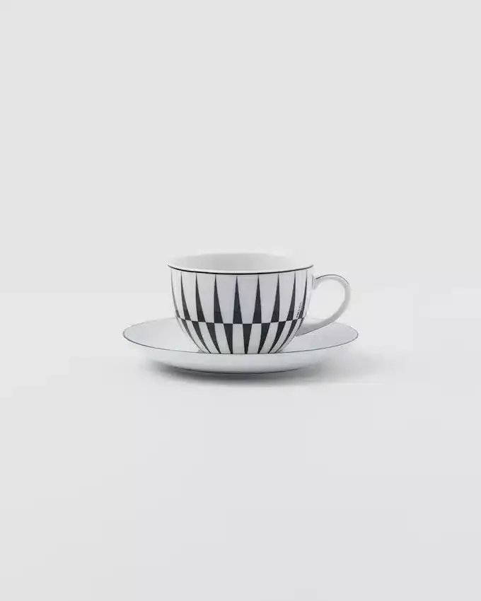 Zestaw dwóch porcelanowych filiżanek do cappuccino – paski Zestaw dwóch porcelanowych filiżanek do cappuccino – paski