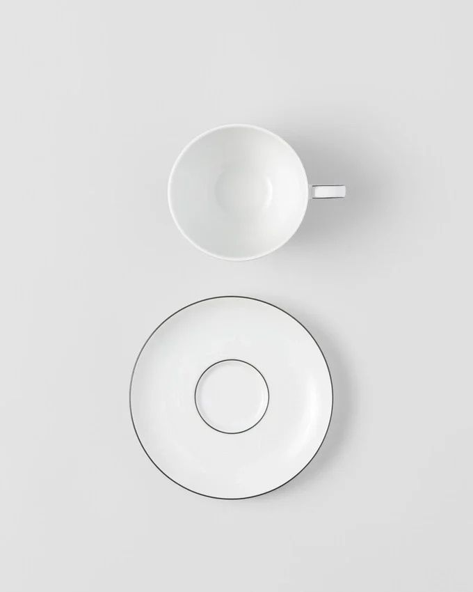 Zestaw dwóch porcelanowych filiżanek do cappuccino – paski Zestaw dwóch porcelanowych filiżanek do cappuccino – paski
