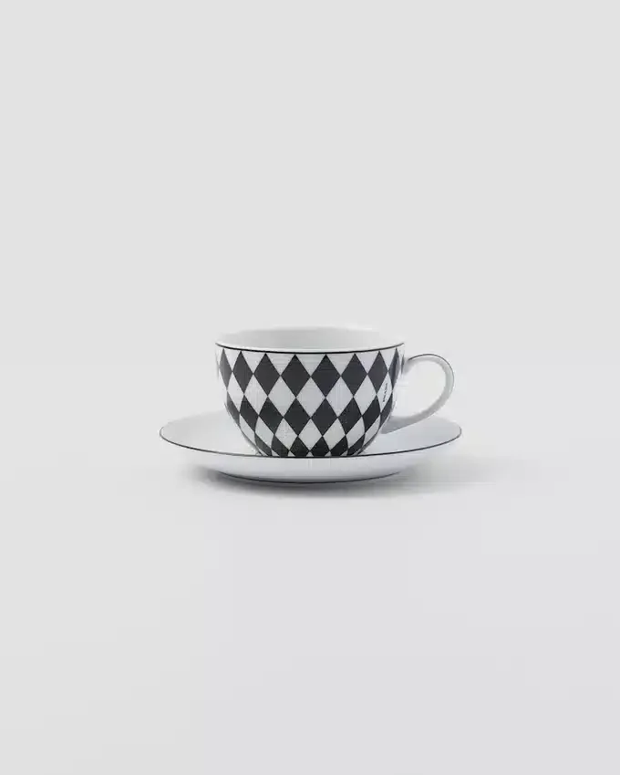 Zestaw dwóch porcelanowych filiżanek do cappuccino – szachownica Zestaw dwóch porcelanowych filiżanek do cappuccino – szachownica