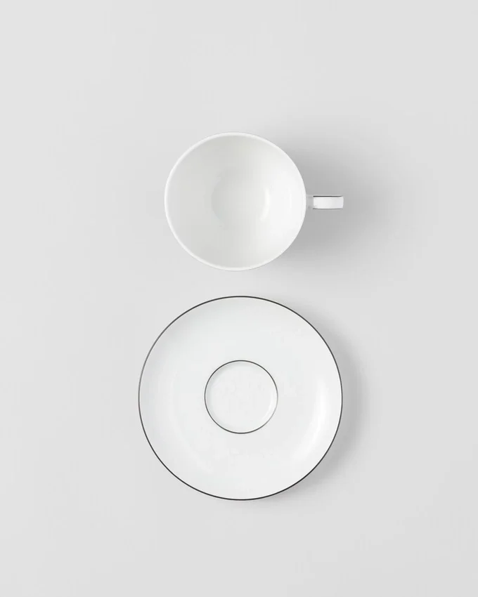 Zestaw dwóch porcelanowych filiżanek do cappuccino – szachownica Zestaw dwóch porcelanowych filiżanek do cappuccino – szachownica