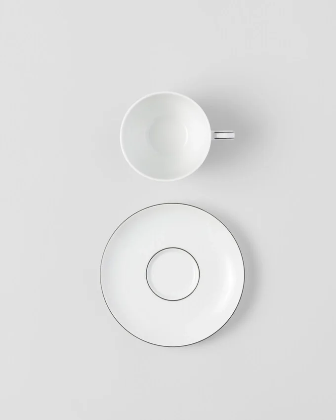 Zestaw dwóch porcelanowych filiżanek do herbaty – paski Zestaw dwóch porcelanowych filiżanek do herbaty – paski
