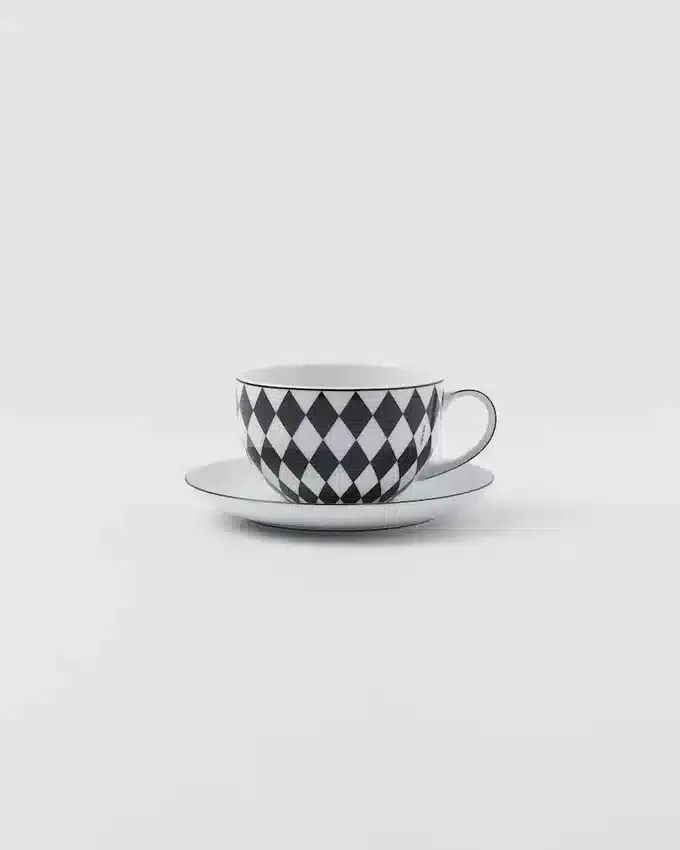 Zestaw dwóch porcelanowych filiżanek do herbaty – szachownica Zestaw dwóch porcelanowych filiżanek do herbaty – szachownica