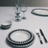 Zestaw dwóch porcelanowych talerzy do zupy – szachownica Zestaw dwóch porcelanowych talerzy do zupy – szachownica