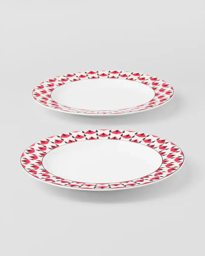 Zestaw dwóch porcelanowych talerzy obiadowych – Vienna Red Zestaw dwóch porcelanowych talerzy obiadowych – Vienna Red