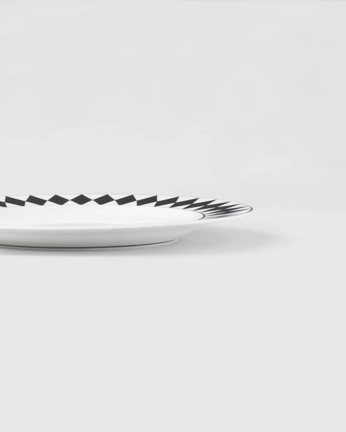 Zestaw dwóch porcelanowych talerzyków deserowych – szachownica Zestaw dwóch porcelanowych talerzyków deserowych – szachownica