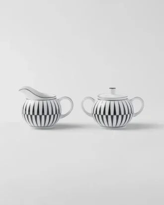 Zestaw porcelanowego dzbanka na mleko i cukiernicy – paski