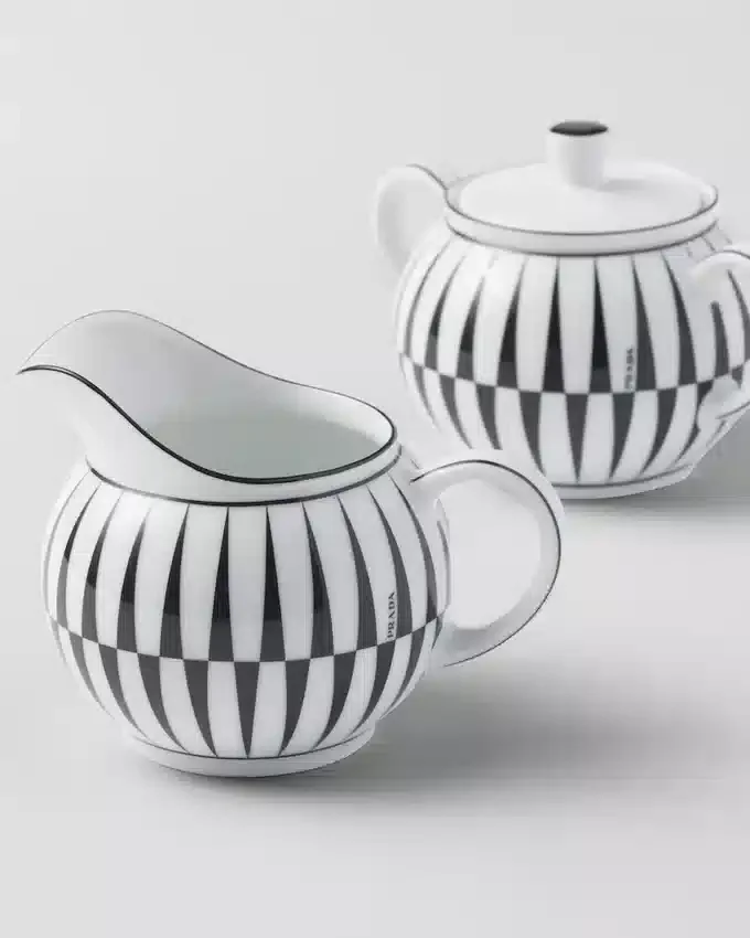 Zestaw porcelanowego dzbanka na mleko i cukiernicy – paski Zestaw porcelanowego dzbanka na mleko i cukiernicy – paski